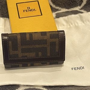 NWOT: Fendi key holder wallet
